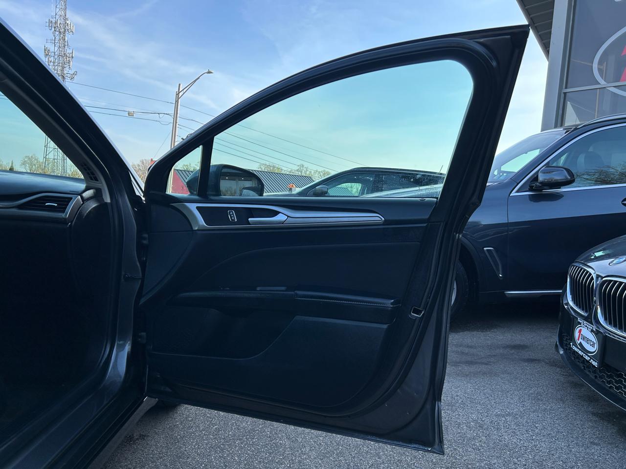 Ford Fusion Hybrid SE FWD 2020