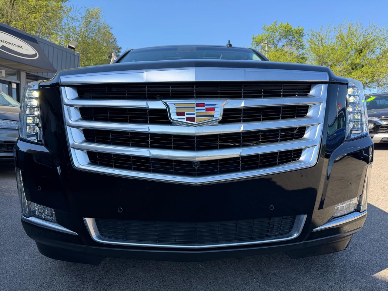 Cadillac Escalade ESV 4WD 4dr Luxury 2018