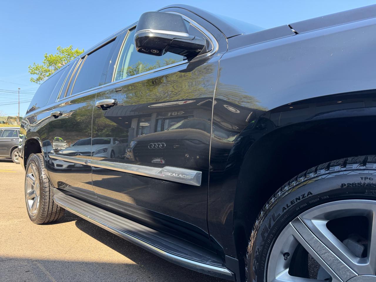 Cadillac Escalade ESV 4WD 4dr Luxury 2018