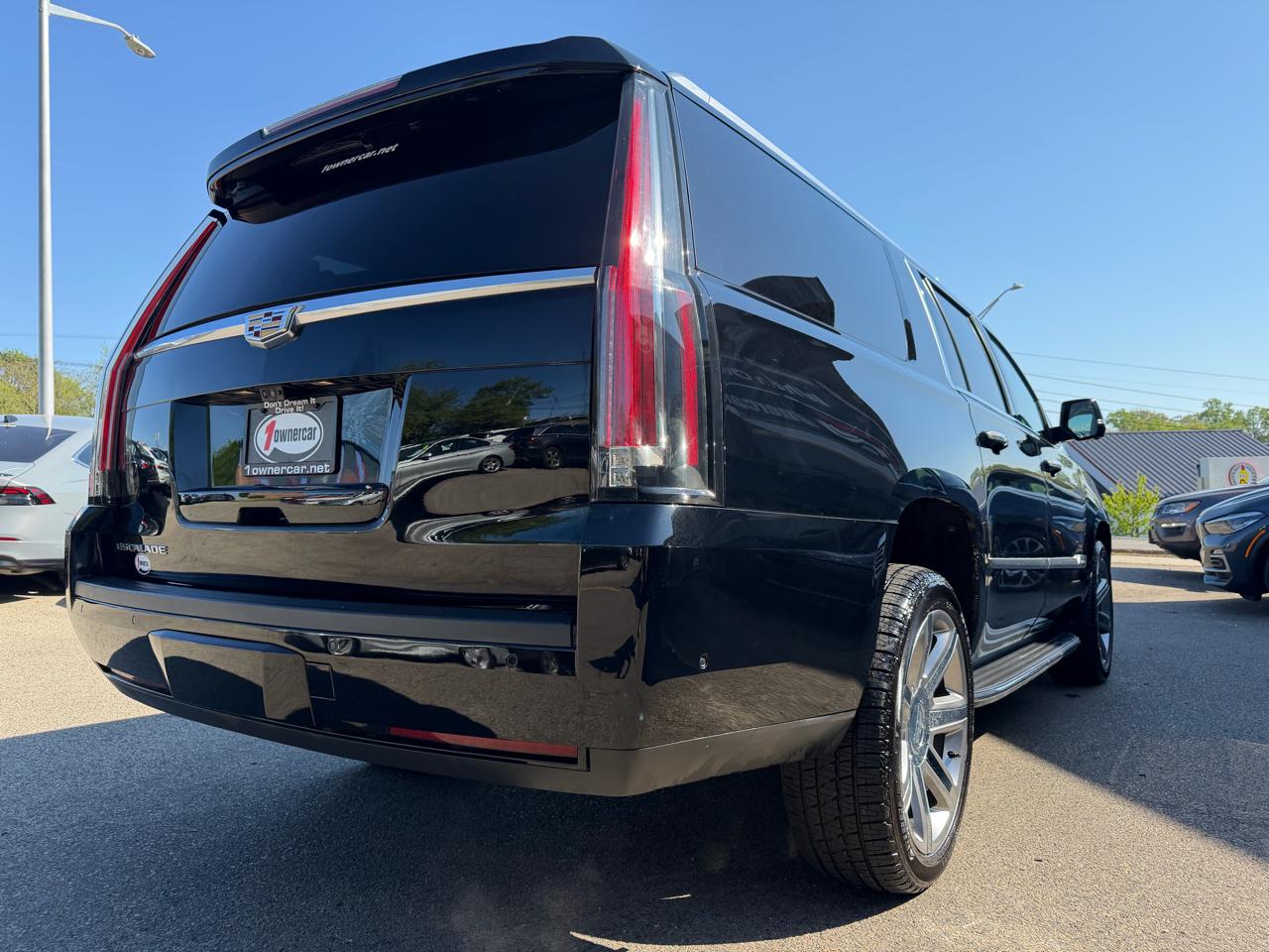 Cadillac Escalade ESV 4WD 4dr Luxury 2018