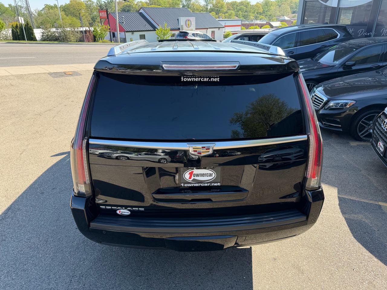 Cadillac Escalade ESV 4WD 4dr Luxury 2018