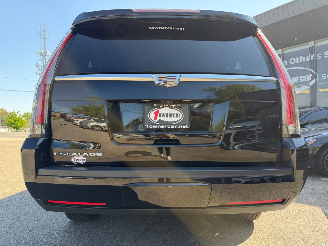 Cadillac Escalade ESV 4WD 4dr Luxury 2018