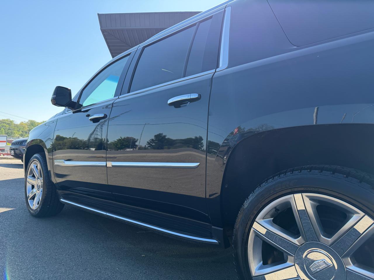 Cadillac Escalade ESV 4WD 4dr Luxury 2018