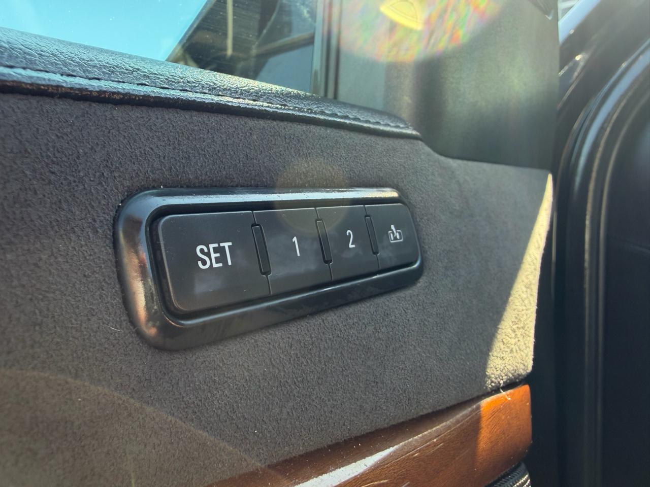 Cadillac Escalade ESV 4WD 4dr Luxury 2018