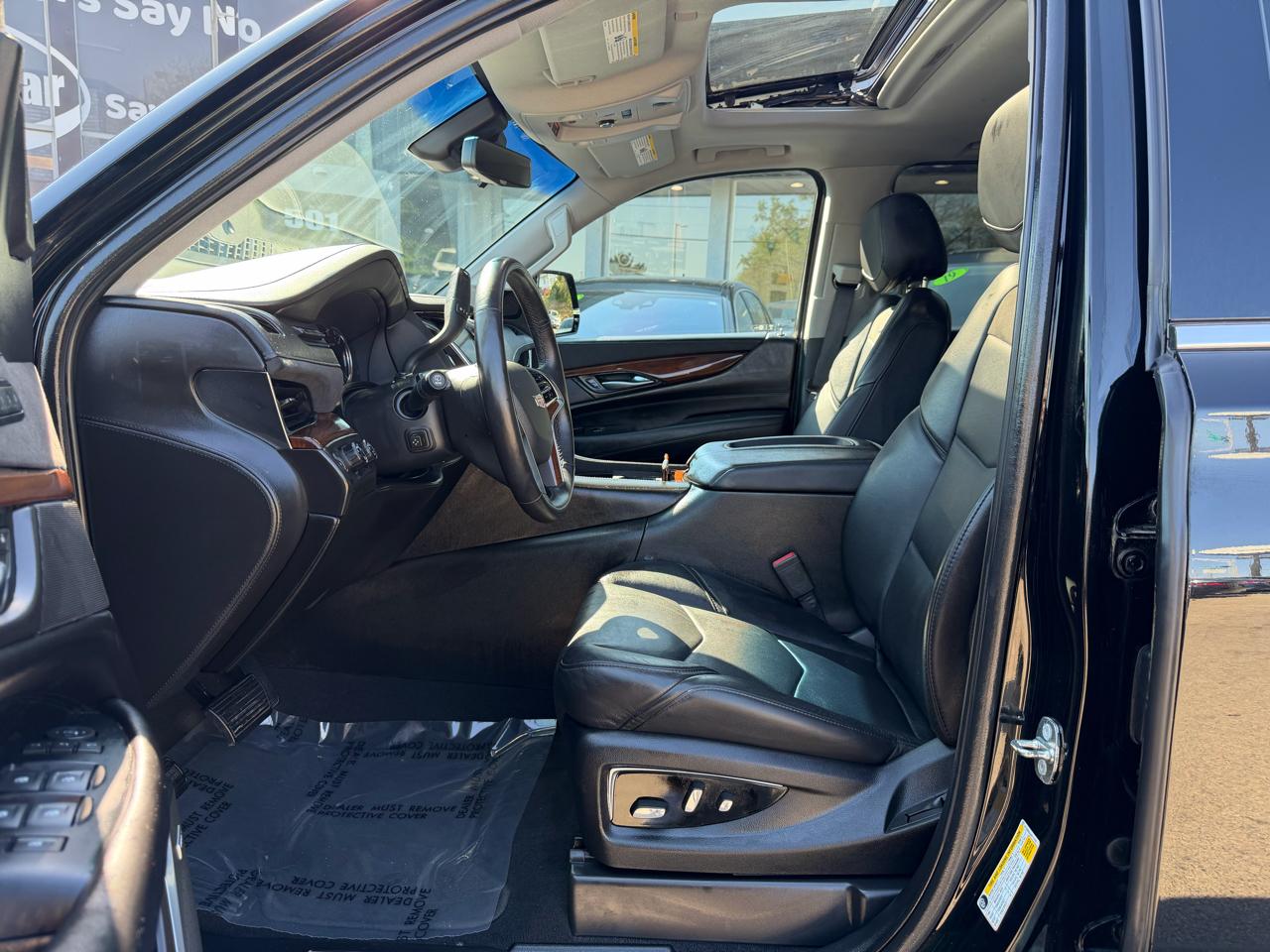 Cadillac Escalade ESV 4WD 4dr Luxury 2018