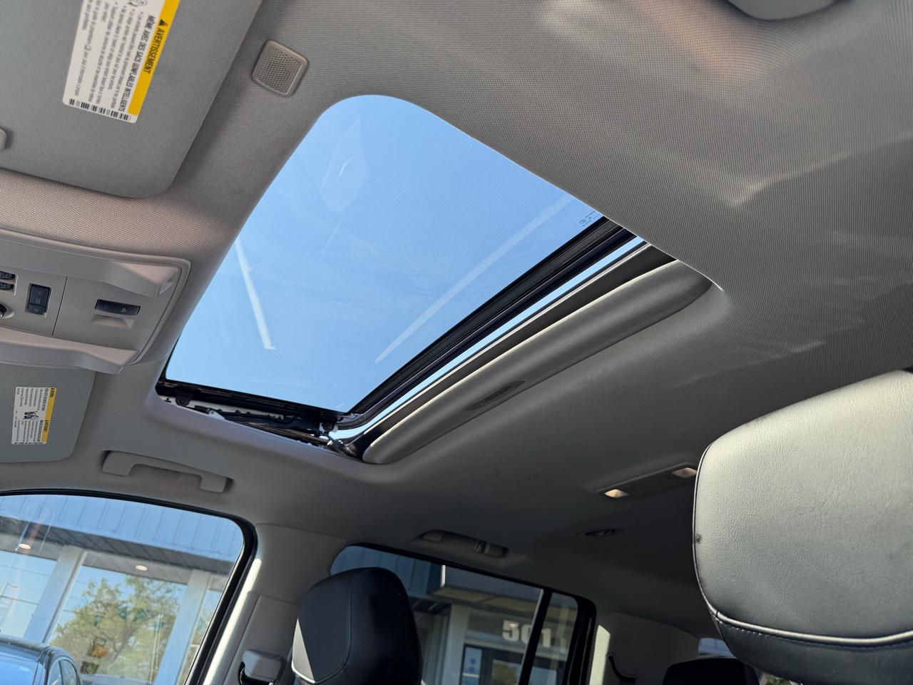 Cadillac Escalade ESV 4WD 4dr Luxury 2018