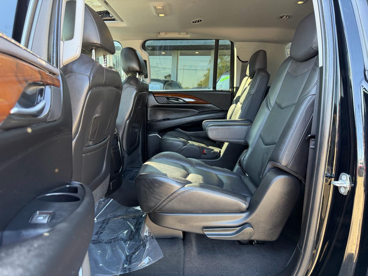 Cadillac Escalade ESV 4WD 4dr Luxury 2018