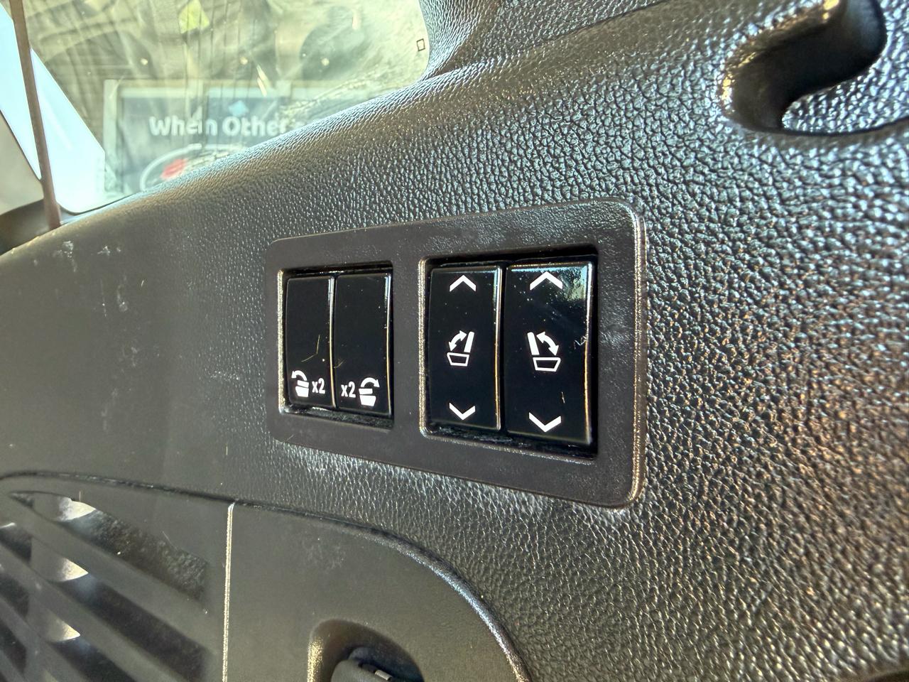 Cadillac Escalade ESV 4WD 4dr Luxury 2018