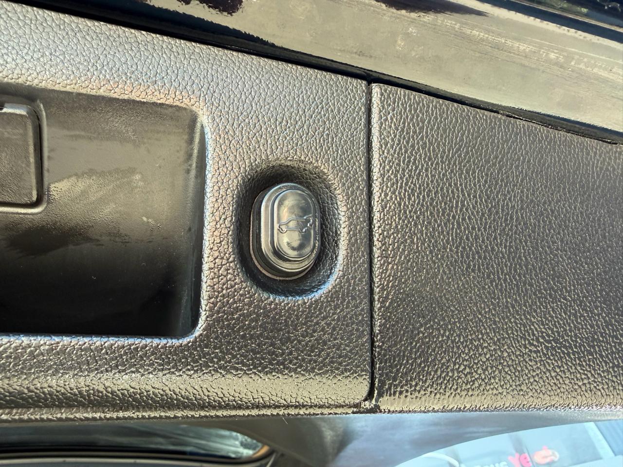 Cadillac Escalade ESV 4WD 4dr Luxury 2018