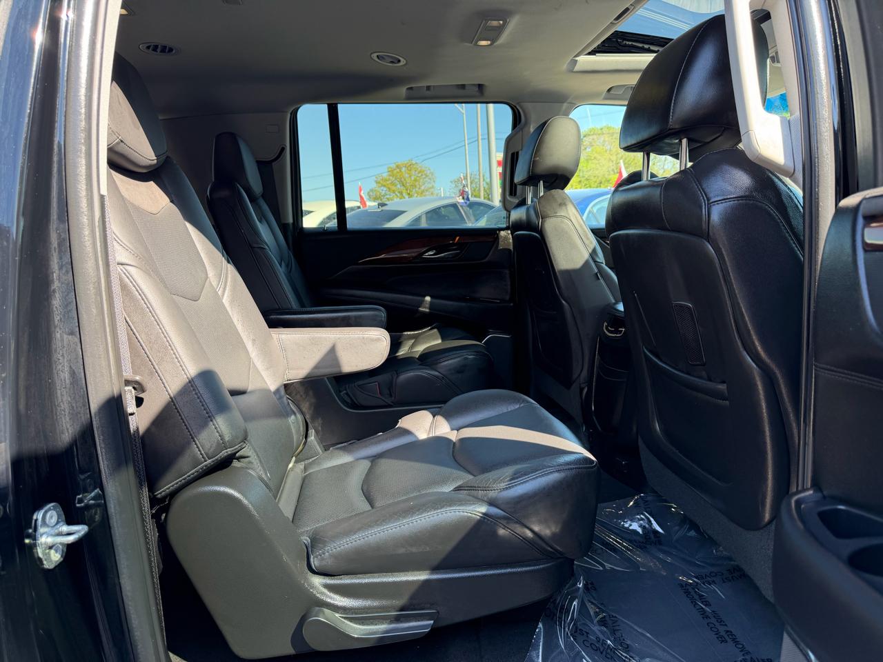 Cadillac Escalade ESV 4WD 4dr Luxury 2018