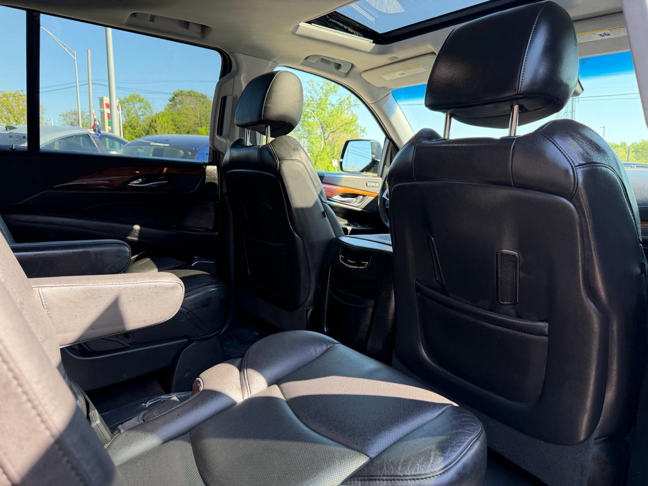 Cadillac Escalade ESV 4WD 4dr Luxury 2018