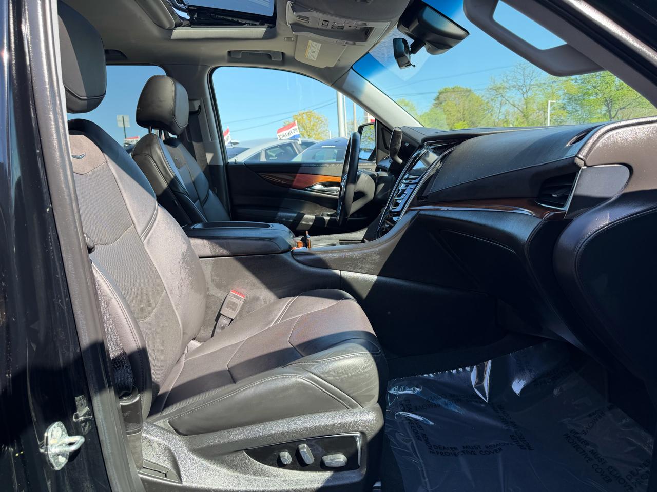 Cadillac Escalade ESV 4WD 4dr Luxury 2018