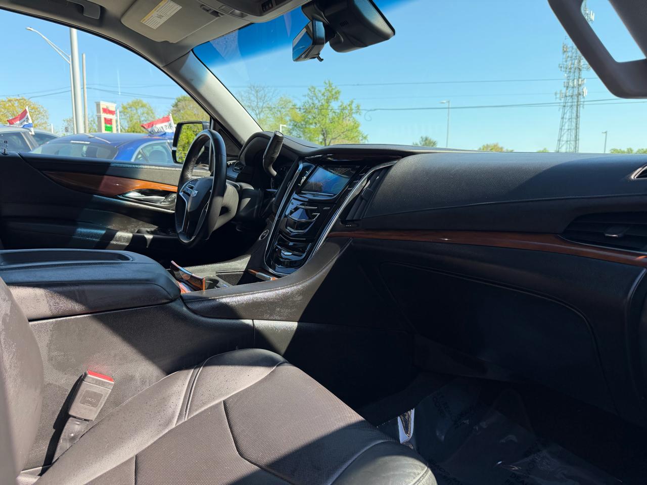 Cadillac Escalade ESV 4WD 4dr Luxury 2018