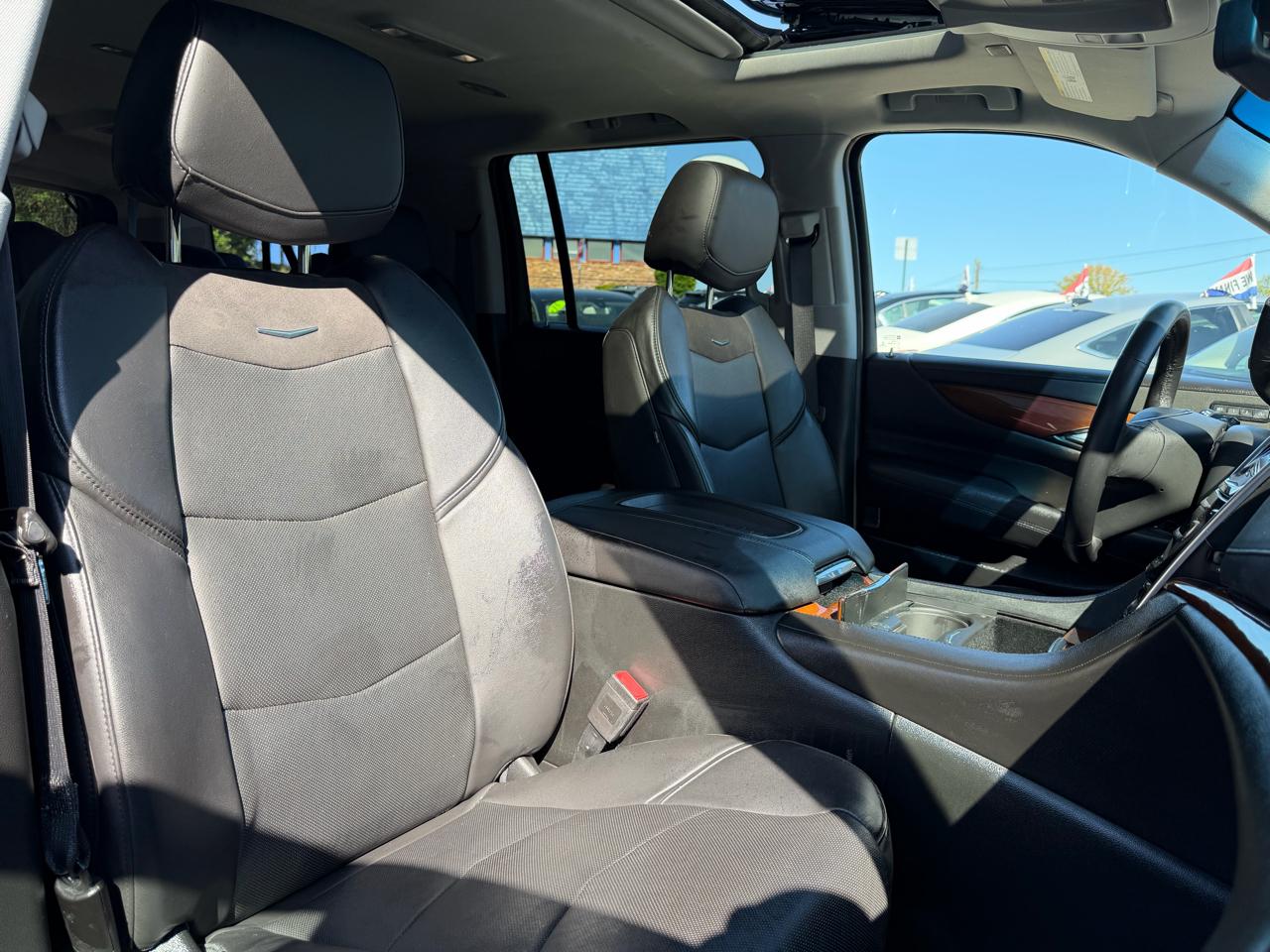 Cadillac Escalade ESV 4WD 4dr Luxury 2018