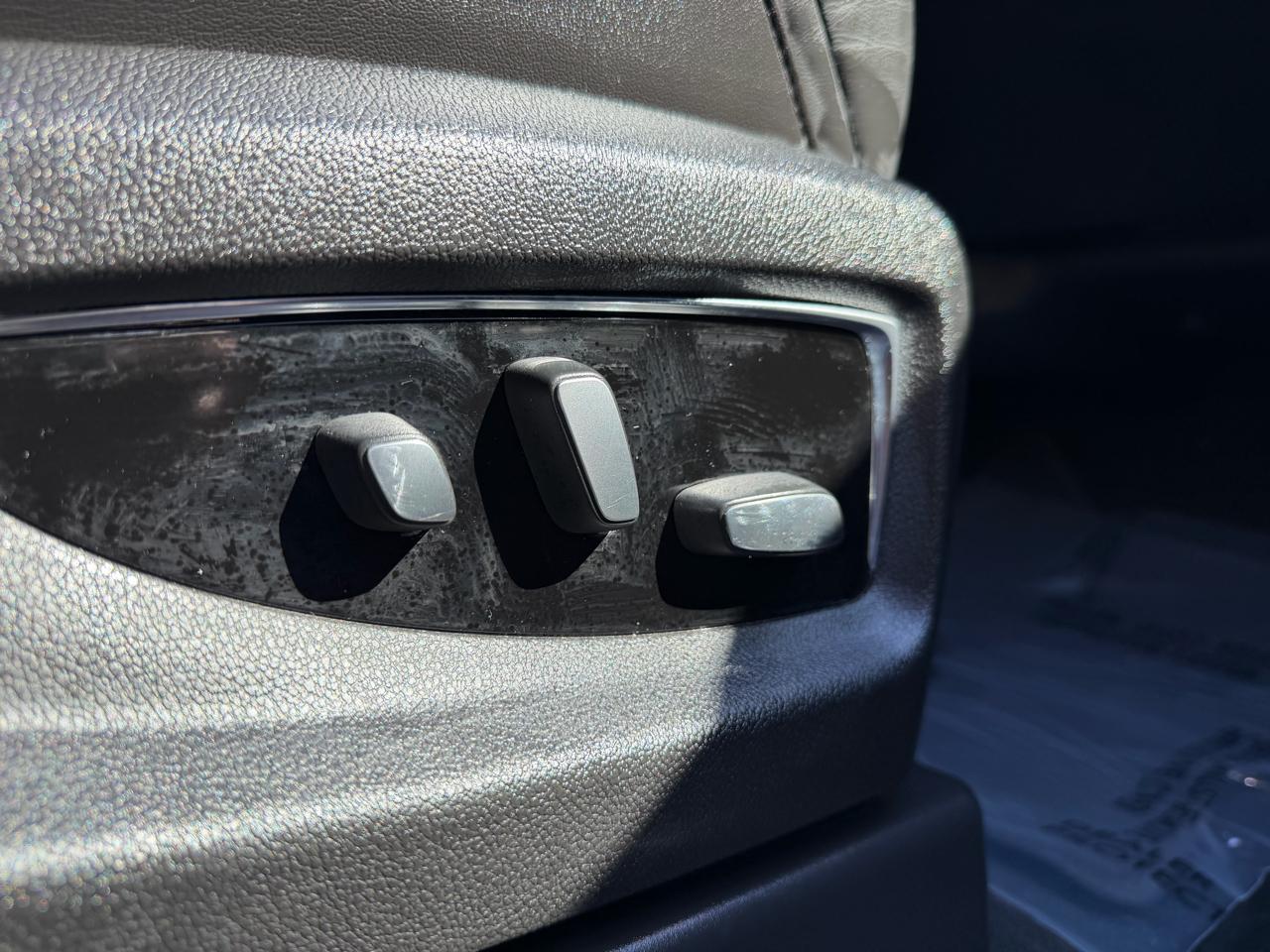 Cadillac Escalade ESV 4WD 4dr Luxury 2018