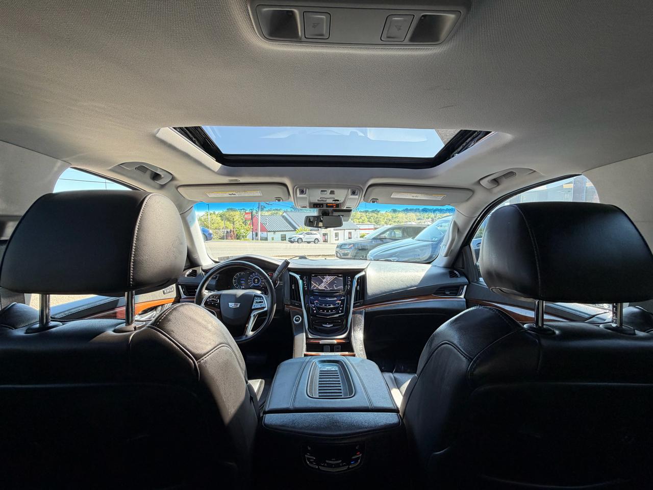 Cadillac Escalade ESV 4WD 4dr Luxury 2018