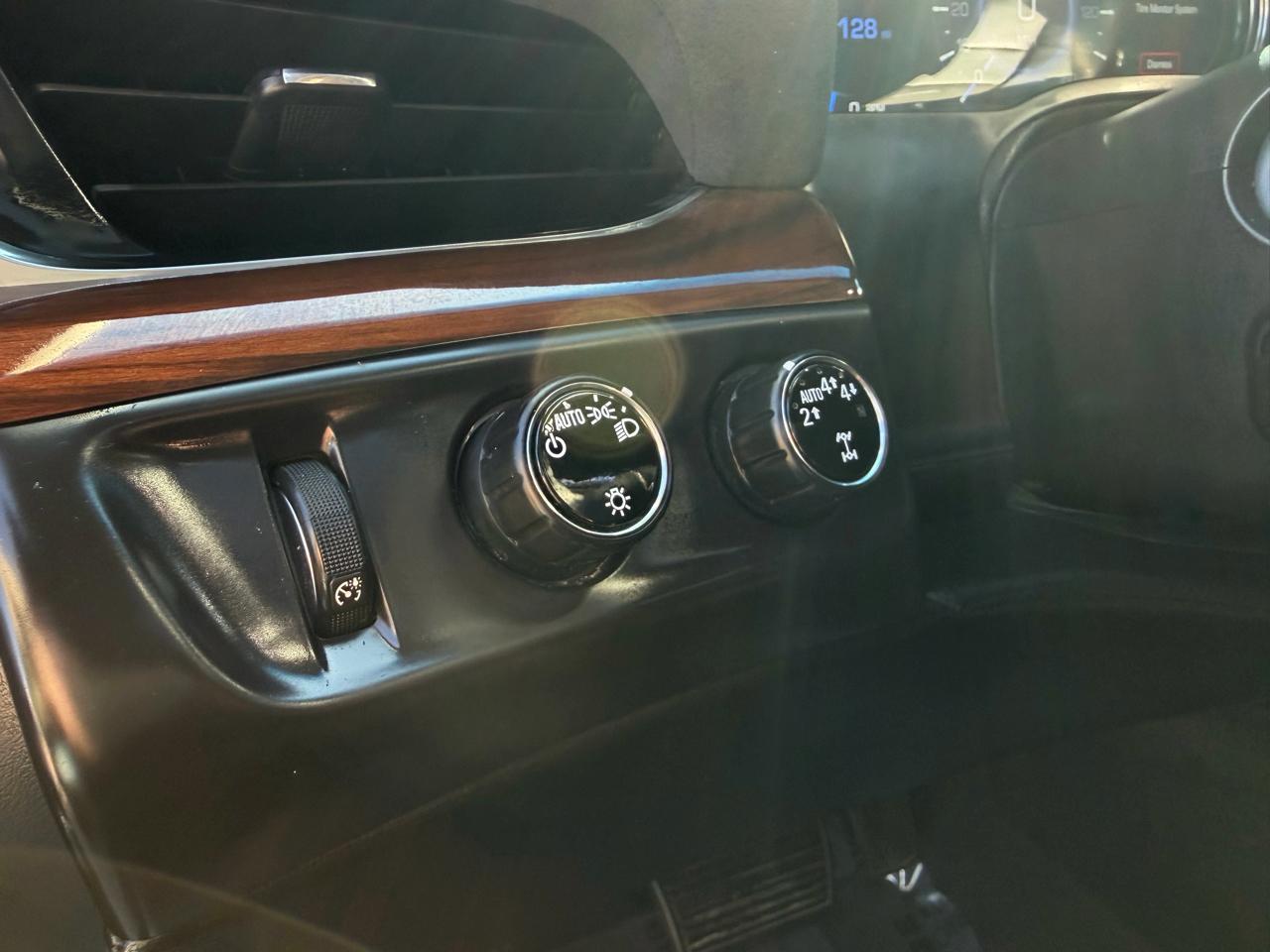 Cadillac Escalade ESV 4WD 4dr Luxury 2018