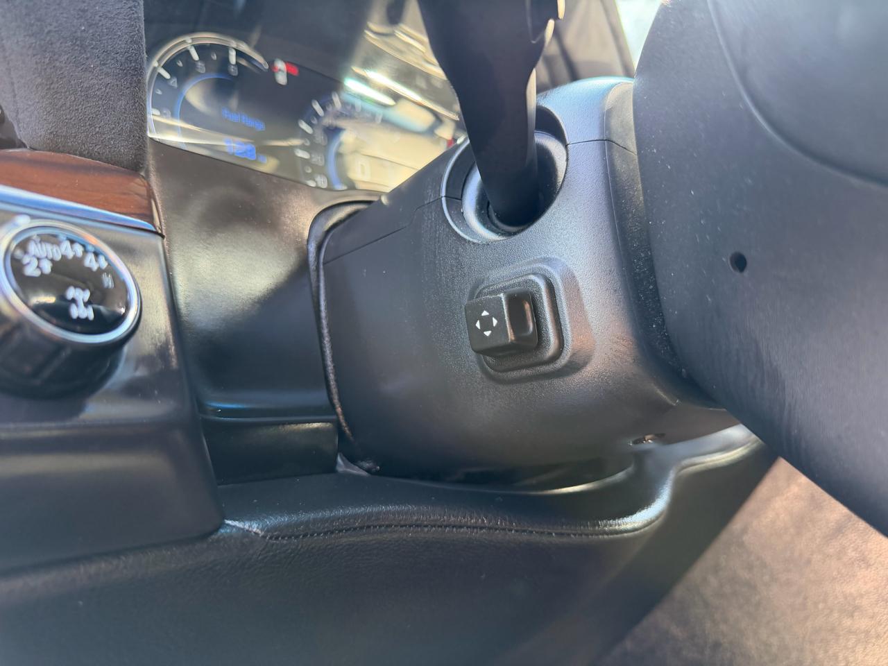 Cadillac Escalade ESV 4WD 4dr Luxury 2018