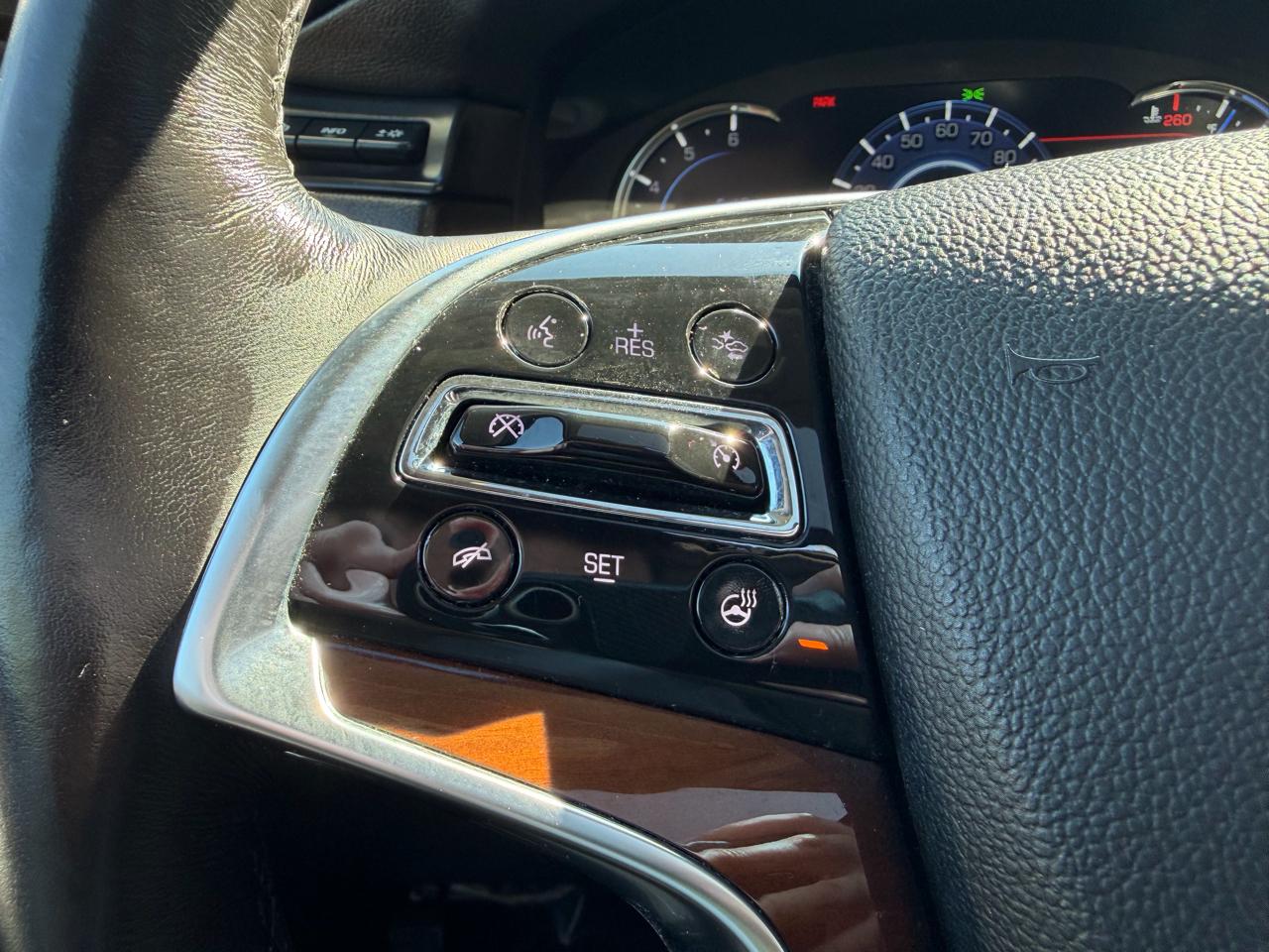 Cadillac Escalade ESV 4WD 4dr Luxury 2018