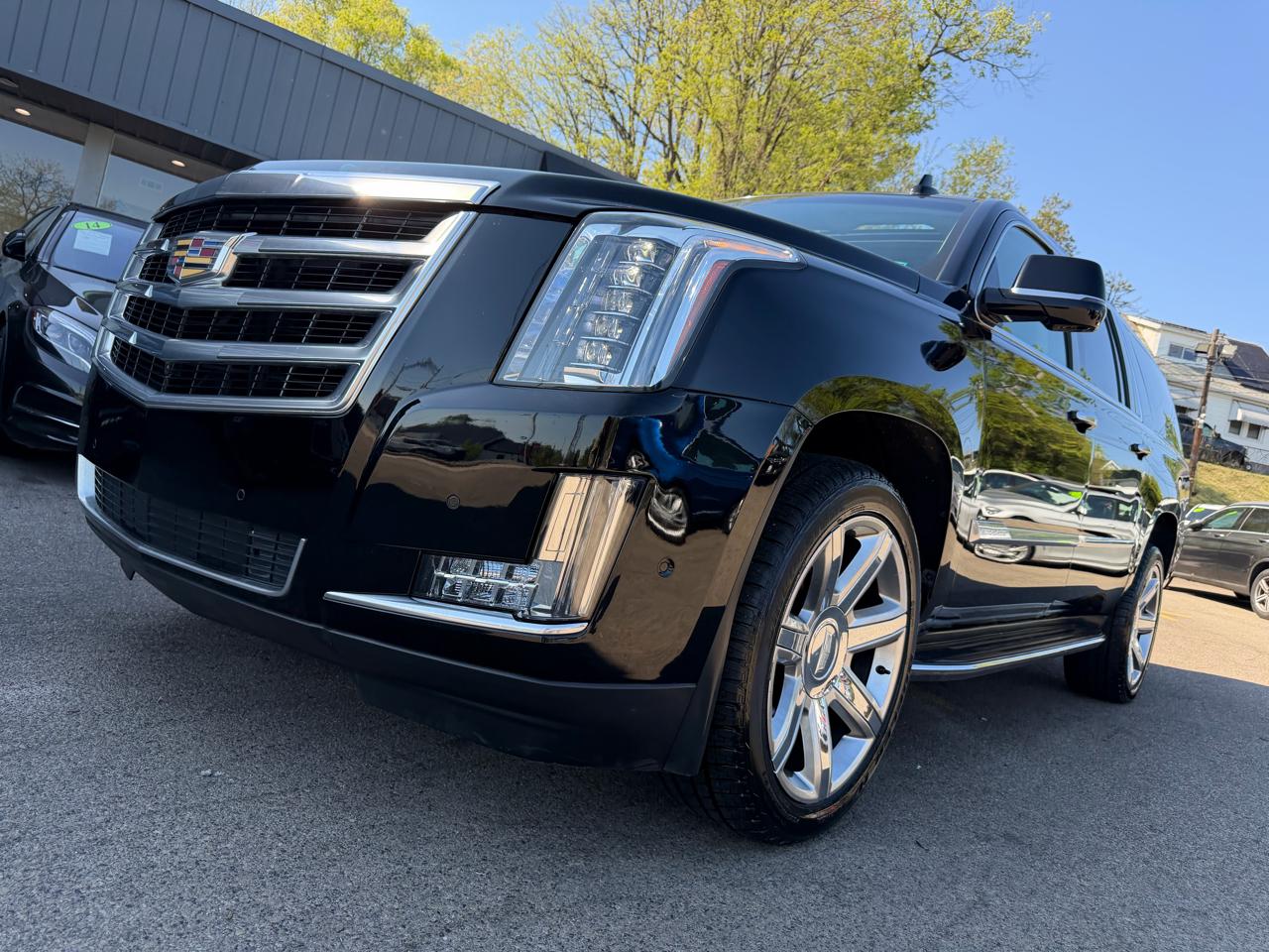 Cadillac Escalade ESV 4WD 4dr Luxury 2018
