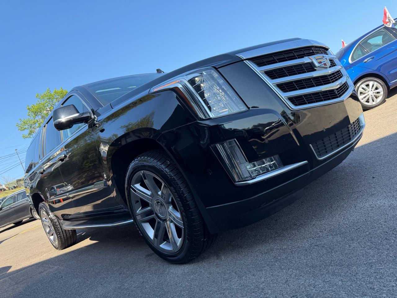 Cadillac Escalade ESV 4WD 4dr Luxury 2018