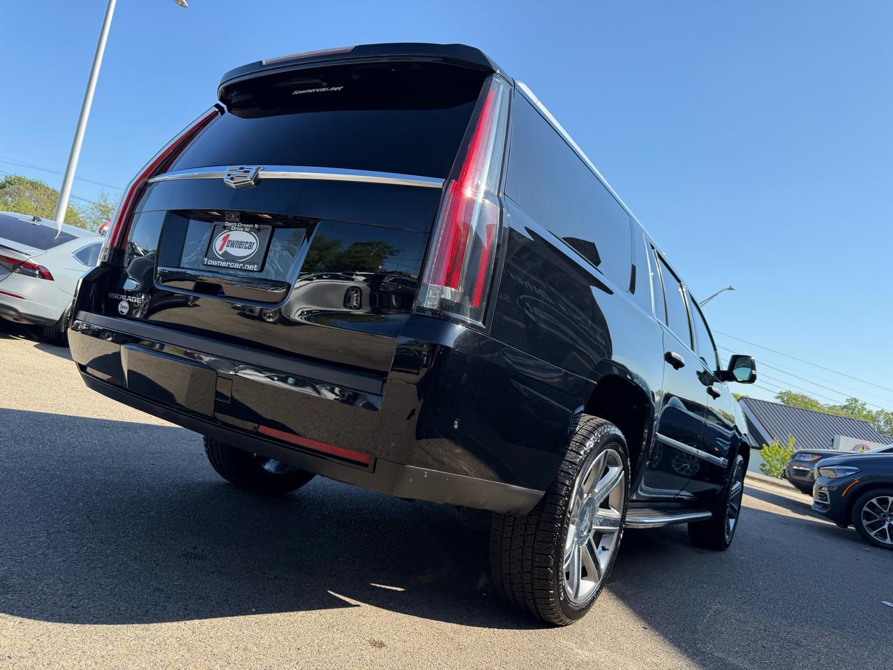 Cadillac Escalade ESV 4WD 4dr Luxury 2018