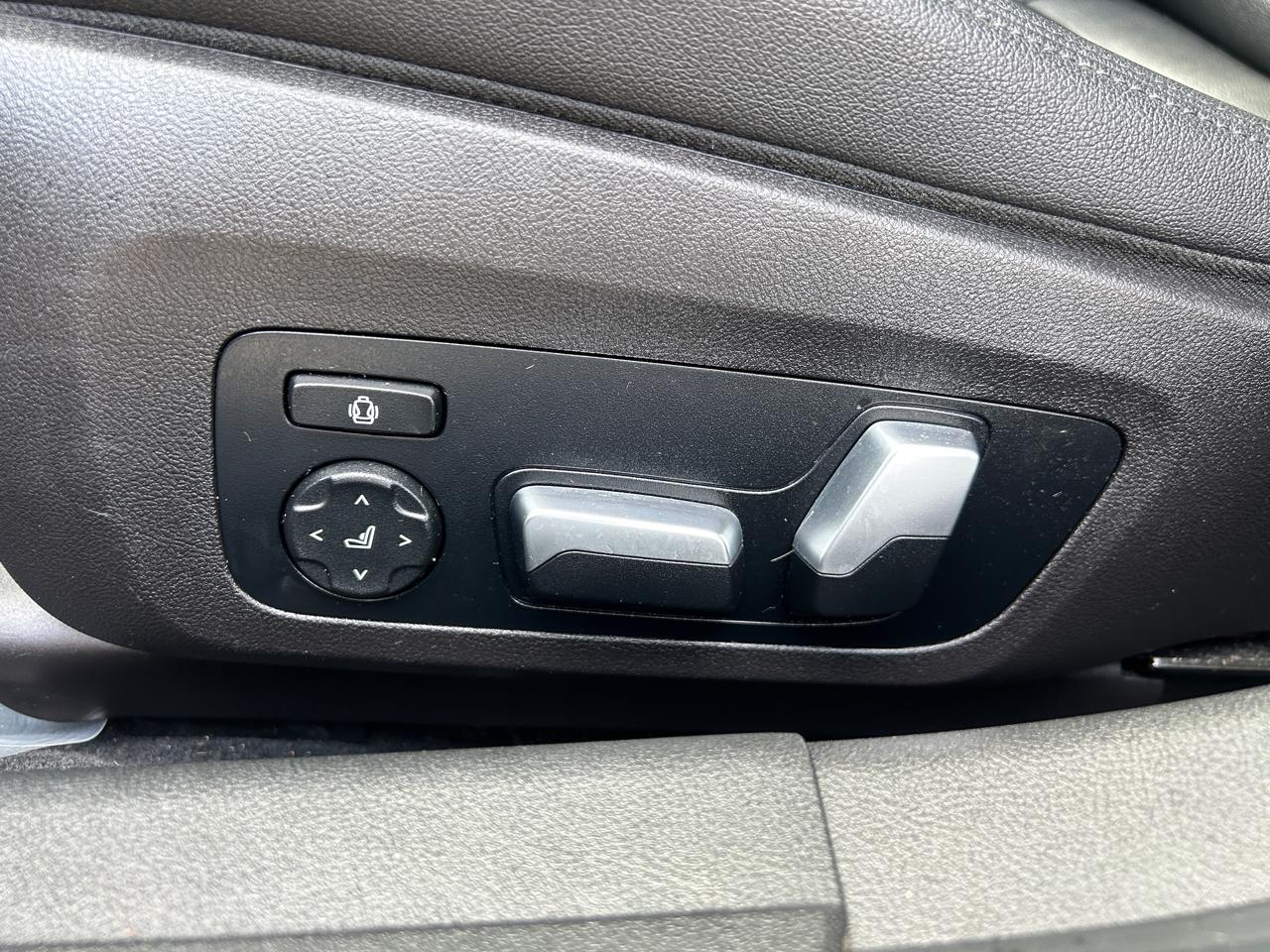 BMW 3 Series 330i xDrive Sedan North America 2020