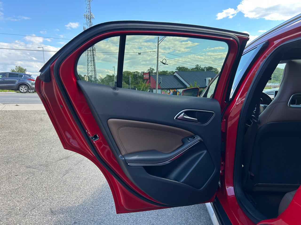 Mercedes-Benz GLA 4MATIC 4dr GLA 250 2016