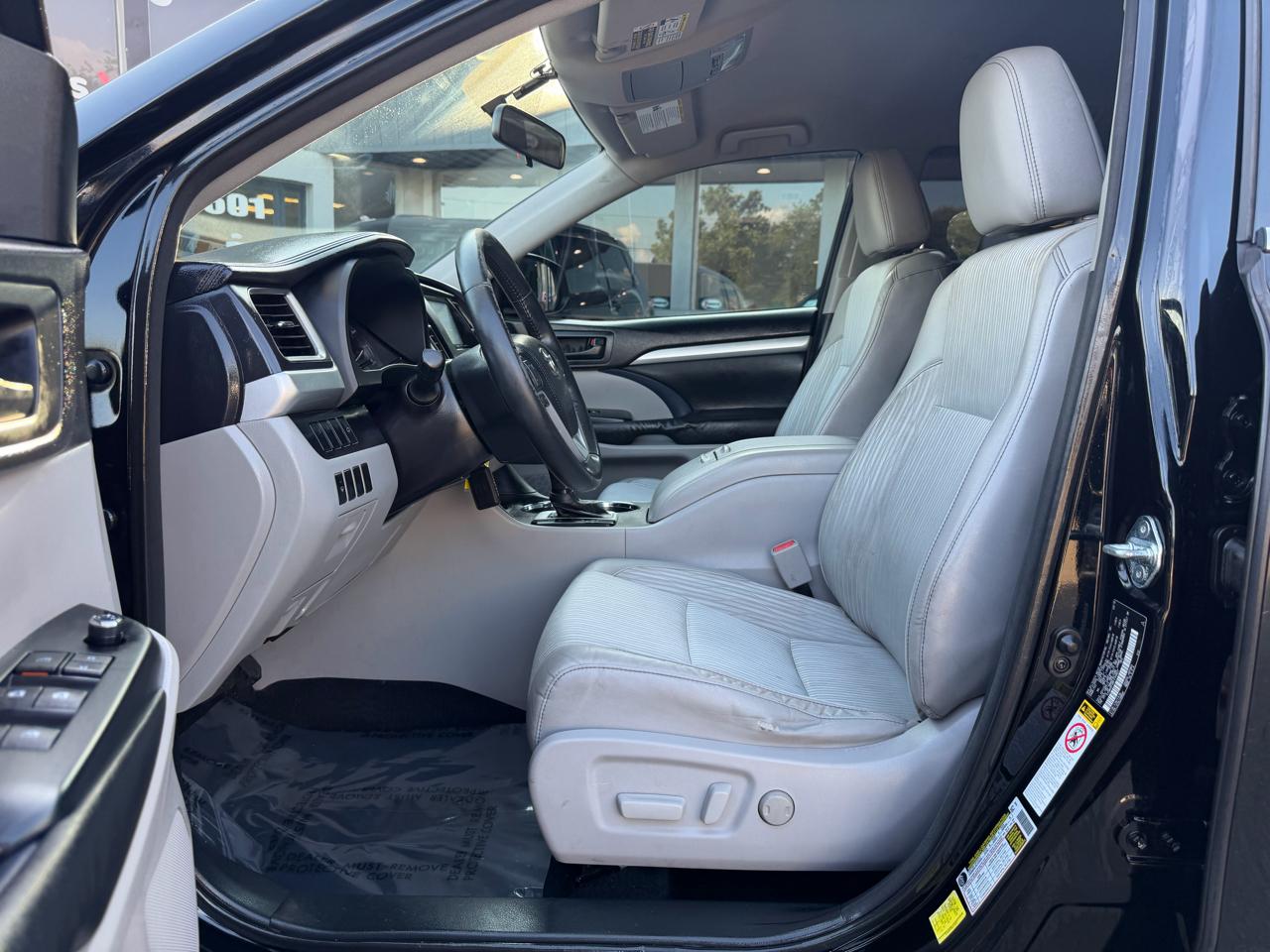 Toyota Highlander AWD 4dr V6 LE (Natl) 2015