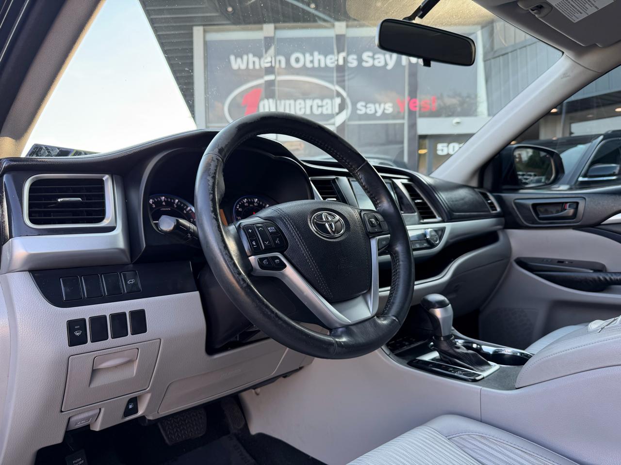 Toyota Highlander AWD 4dr V6 LE (Natl) 2015