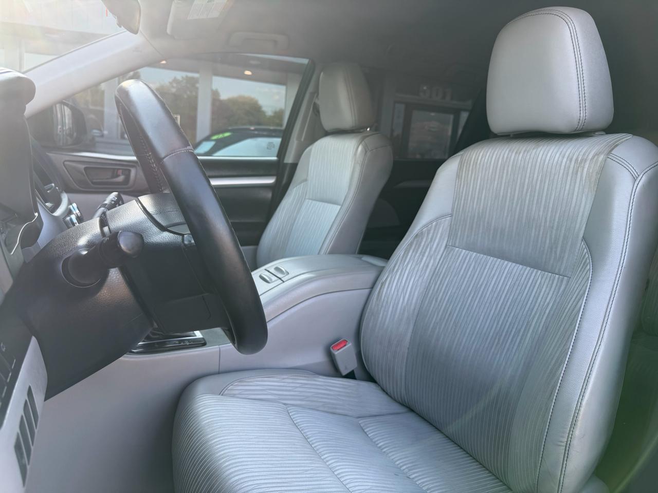 Toyota Highlander AWD 4dr V6 LE (Natl) 2015