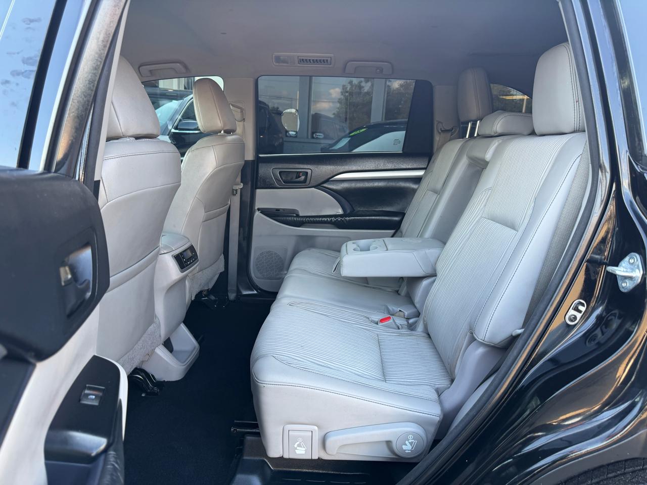 Toyota Highlander AWD 4dr V6 LE (Natl) 2015