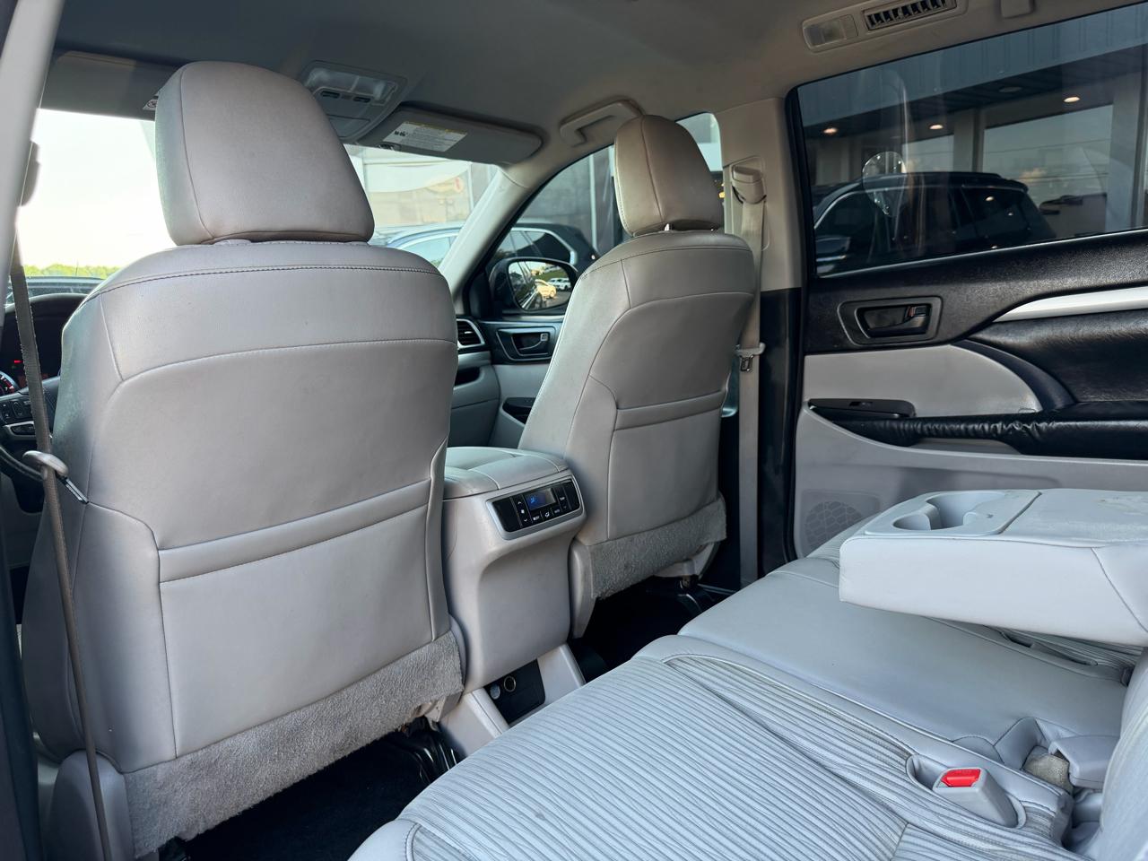 Toyota Highlander AWD 4dr V6 LE (Natl) 2015
