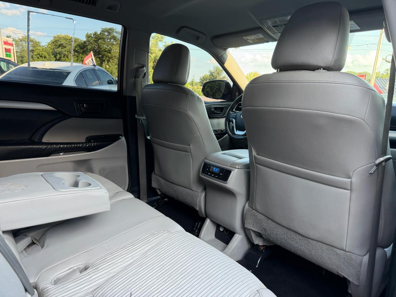 Toyota Highlander AWD 4dr V6 LE (Natl) 2015