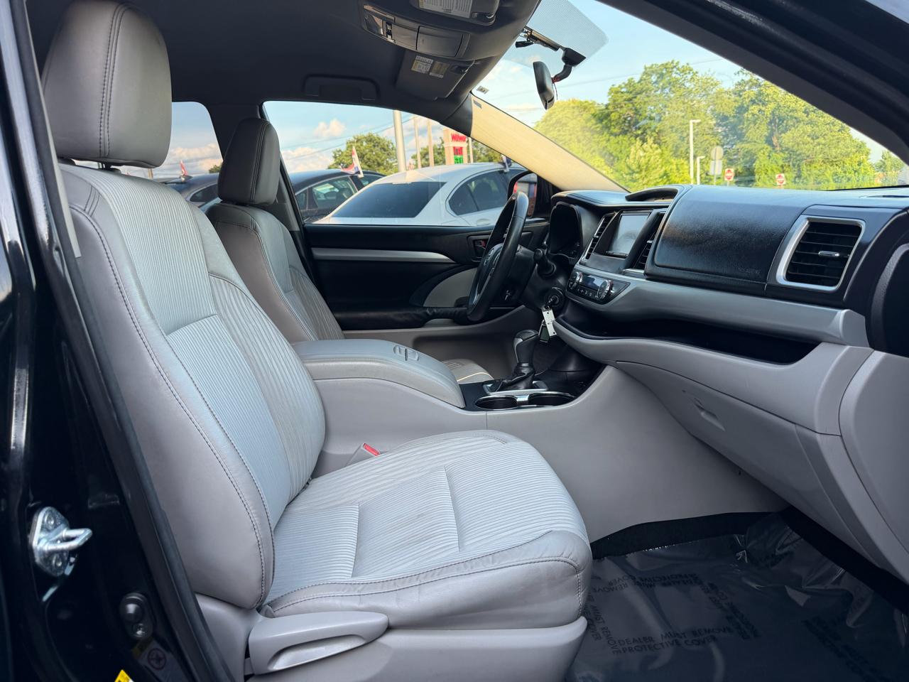 Toyota Highlander AWD 4dr V6 LE (Natl) 2015