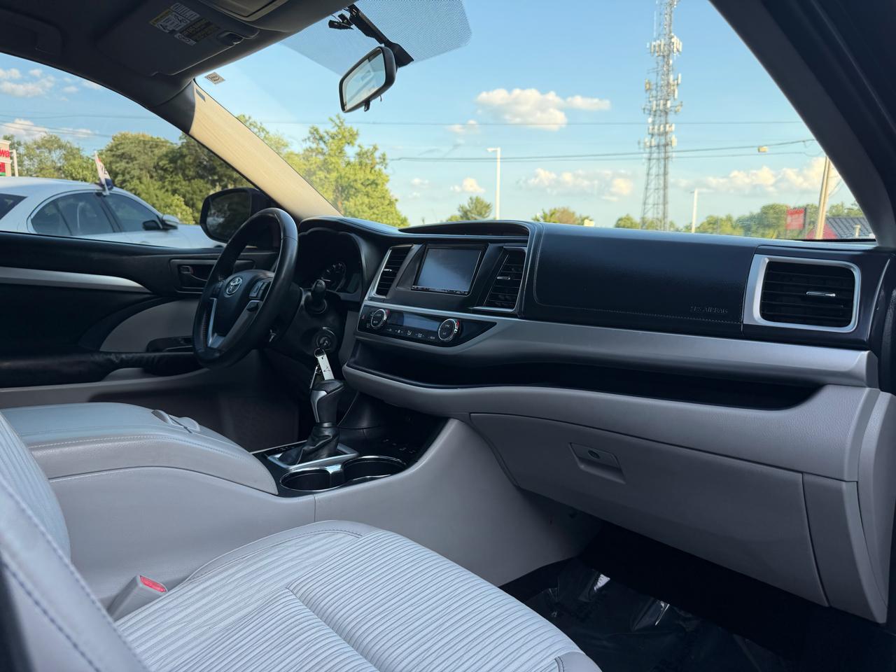 Toyota Highlander AWD 4dr V6 LE (Natl) 2015