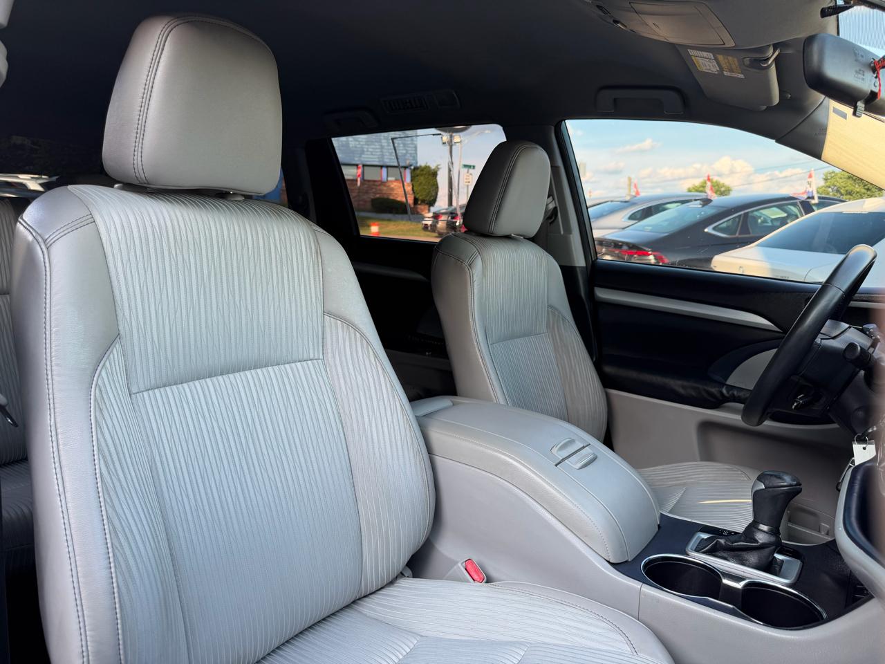 Toyota Highlander AWD 4dr V6 LE (Natl) 2015
