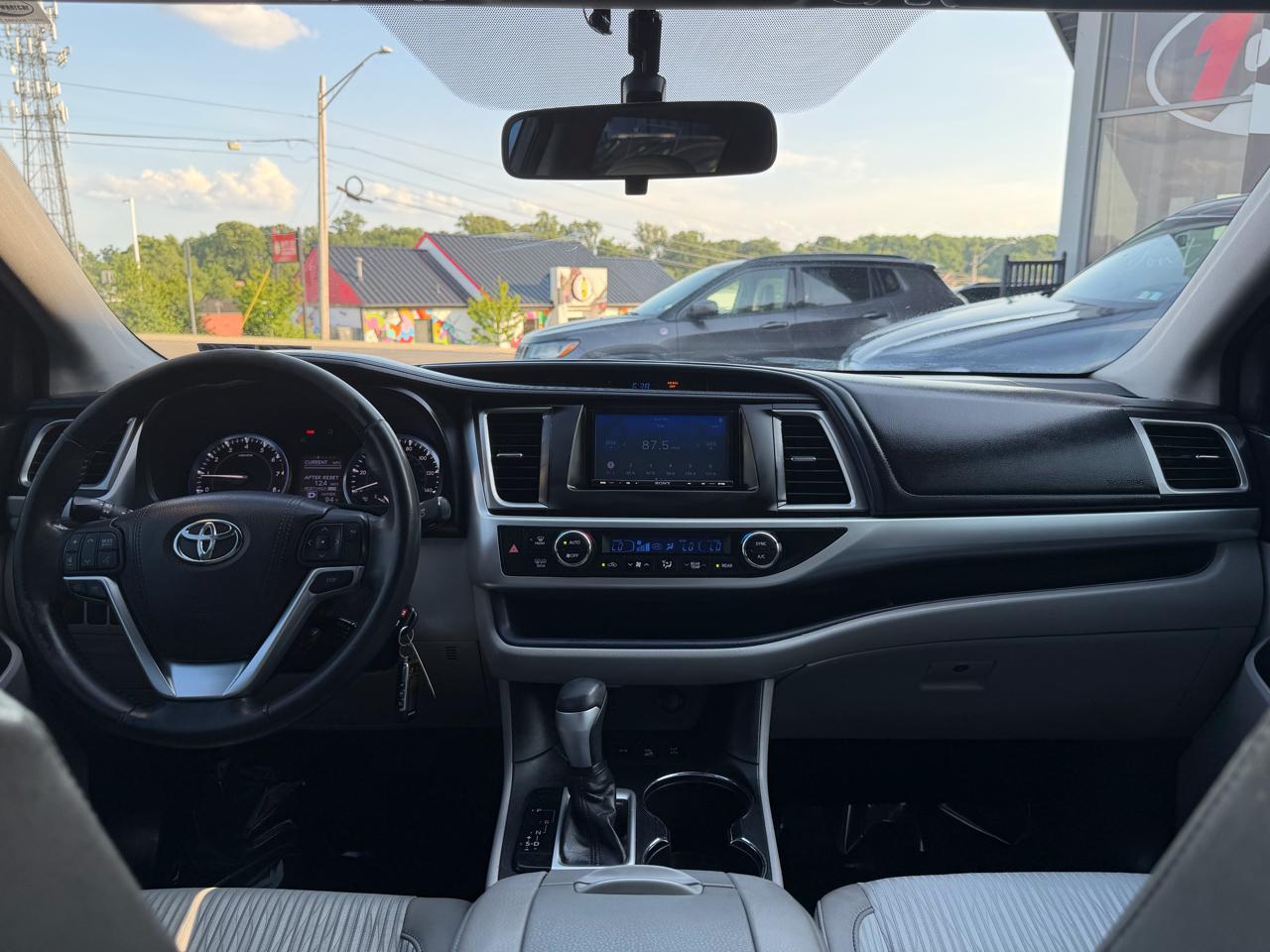 Toyota Highlander AWD 4dr V6 LE (Natl) 2015