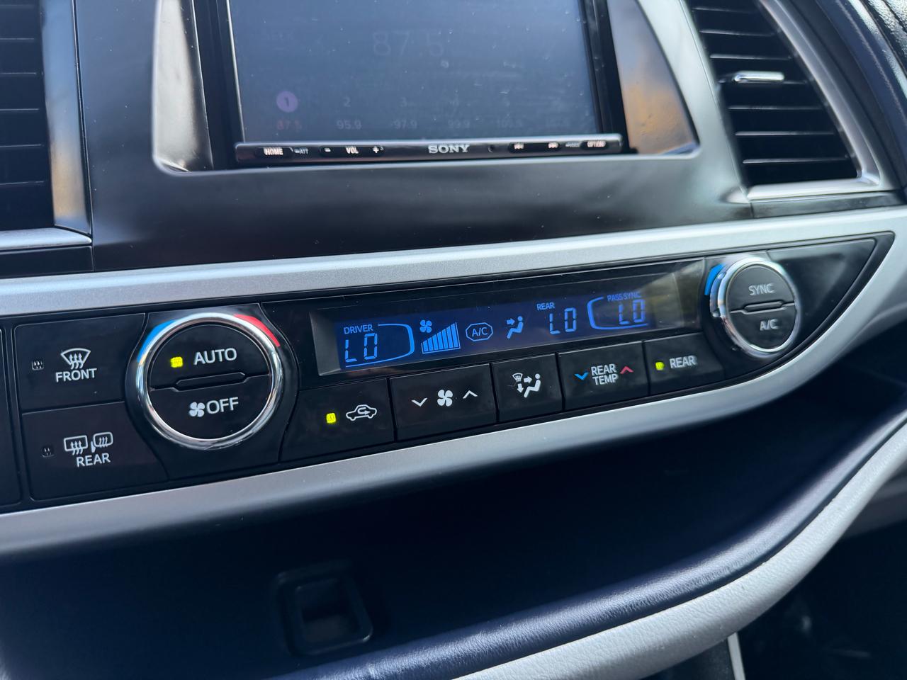 Toyota Highlander AWD 4dr V6 LE (Natl) 2015