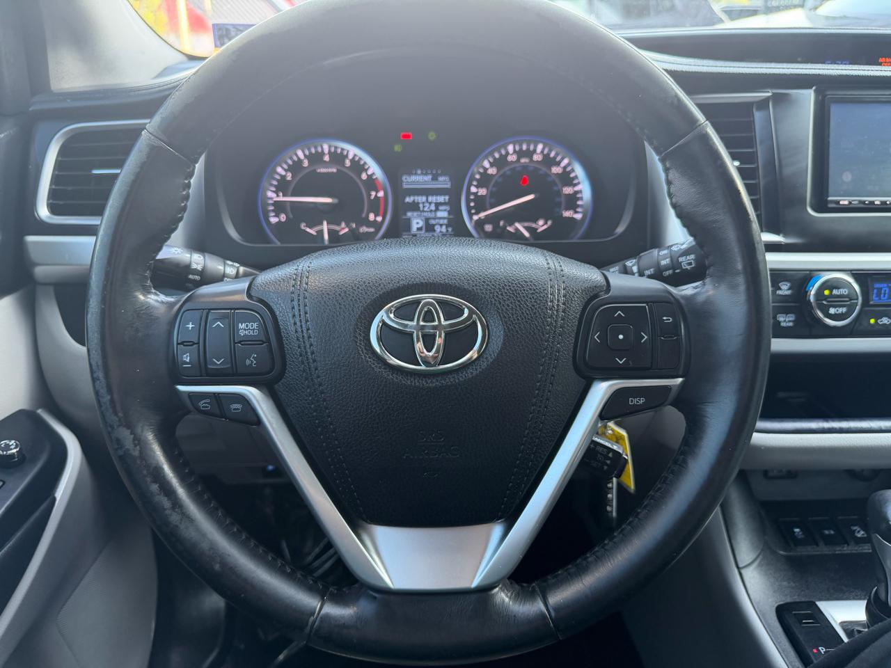 Toyota Highlander AWD 4dr V6 LE (Natl) 2015