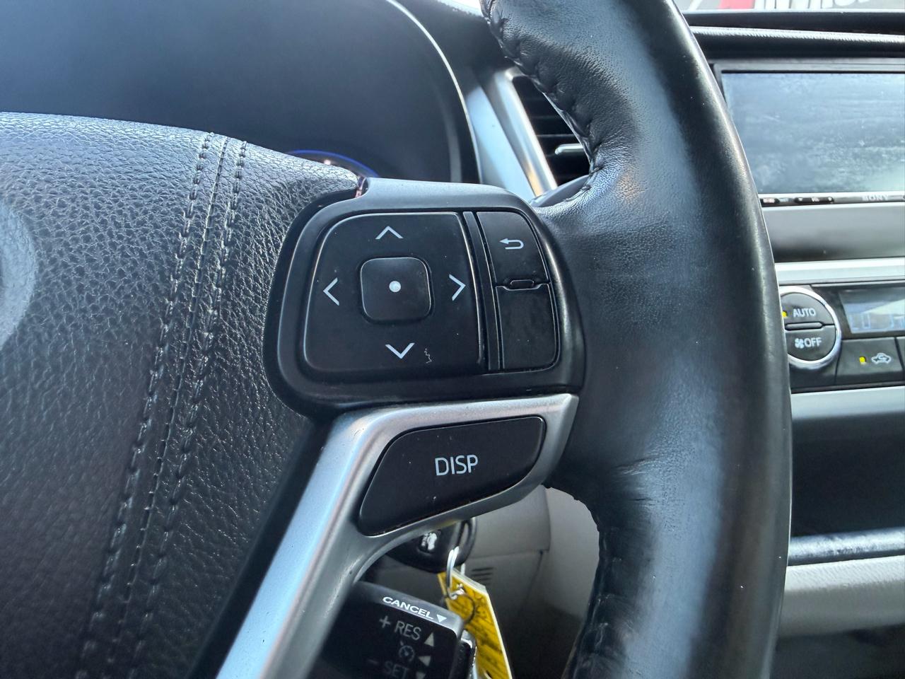 Toyota Highlander AWD 4dr V6 LE (Natl) 2015