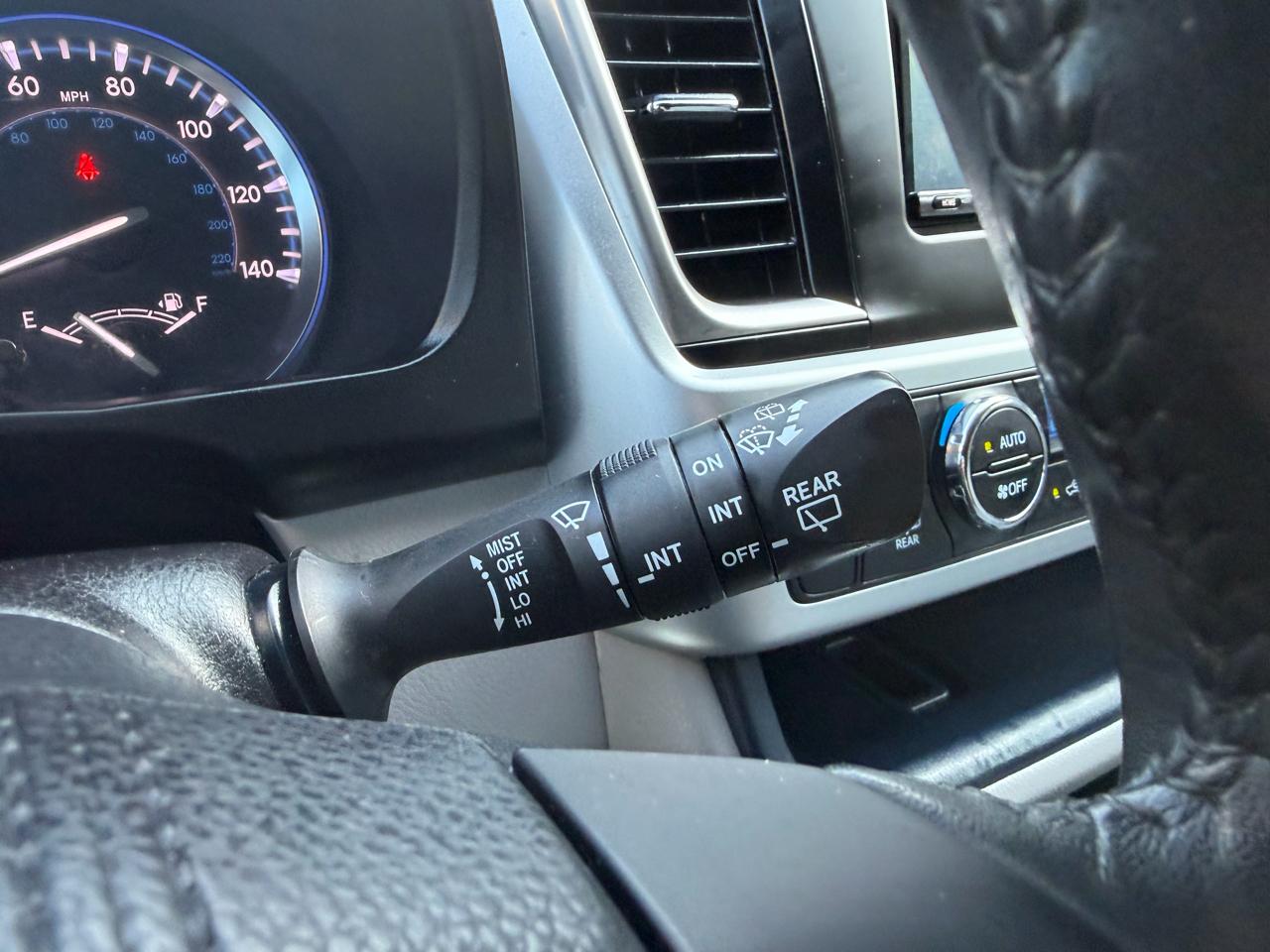 Toyota Highlander AWD 4dr V6 LE (Natl) 2015
