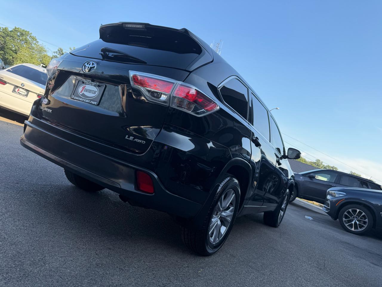 Toyota Highlander AWD 4dr V6 LE (Natl) 2015