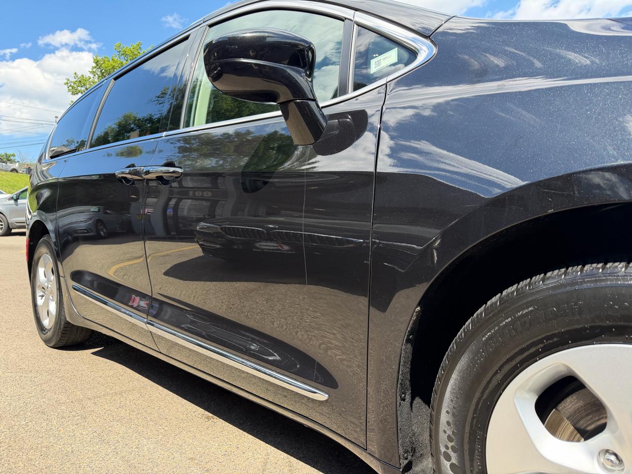 Chrysler Pacifica Hybrid Touring L FWD 2018