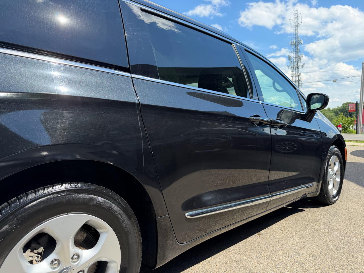 Chrysler Pacifica Hybrid Touring L FWD 2018