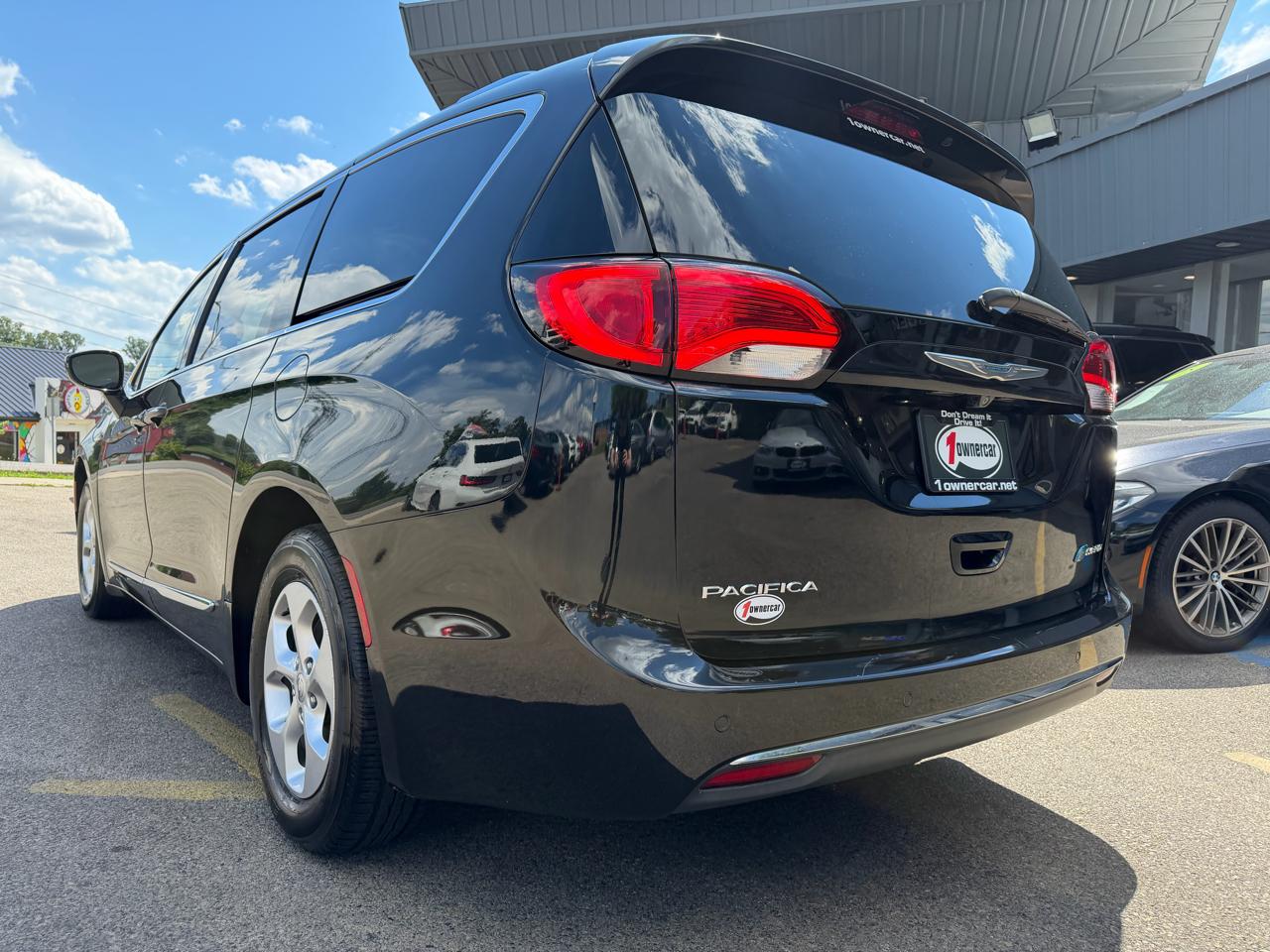 Chrysler Pacifica Hybrid Touring L FWD 2018