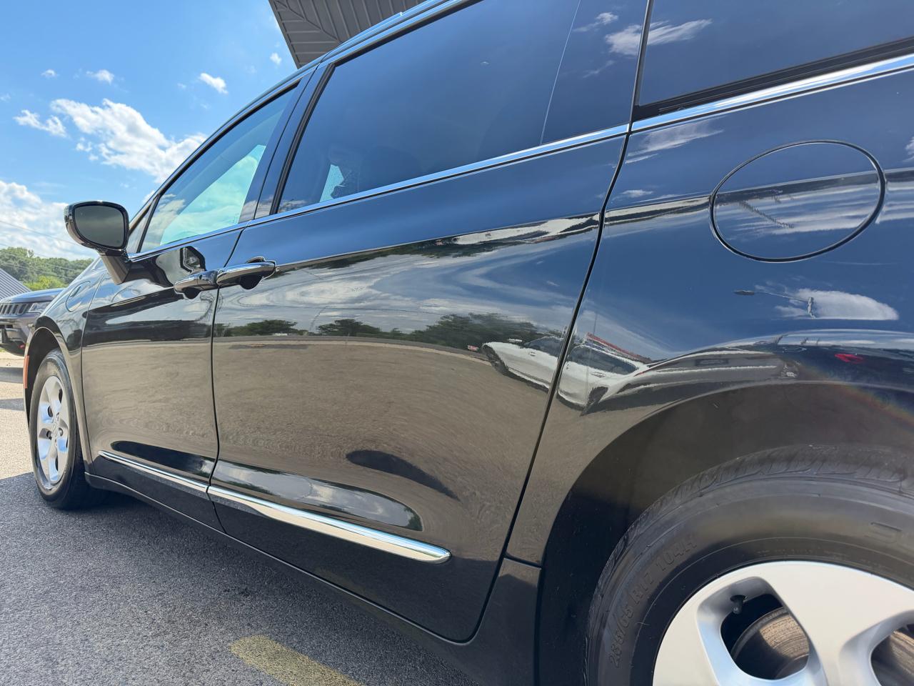 Chrysler Pacifica Hybrid Touring L FWD 2018