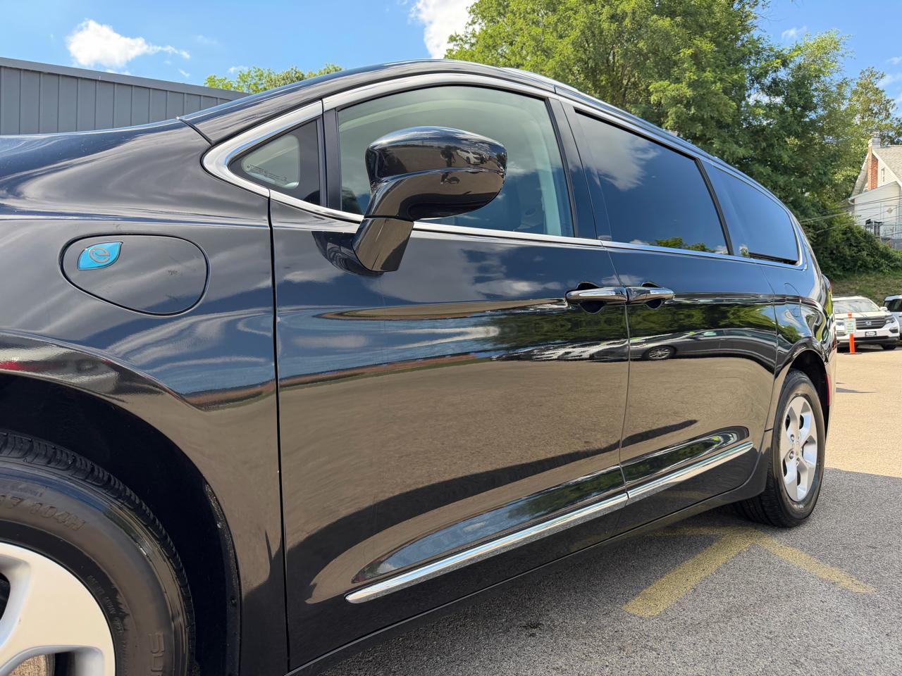 Chrysler Pacifica Hybrid Touring L FWD 2018