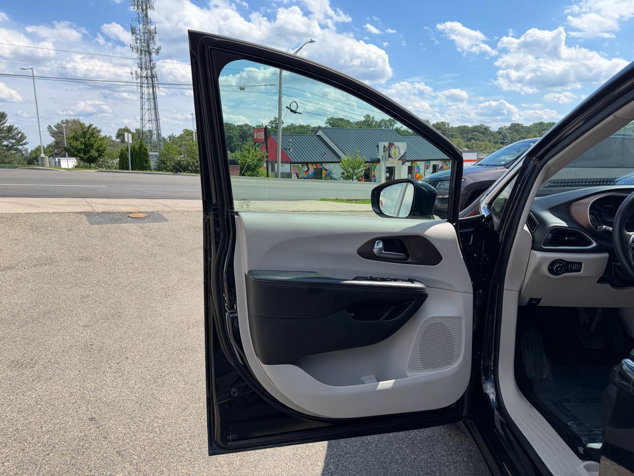 Chrysler Pacifica Hybrid Touring L FWD 2018