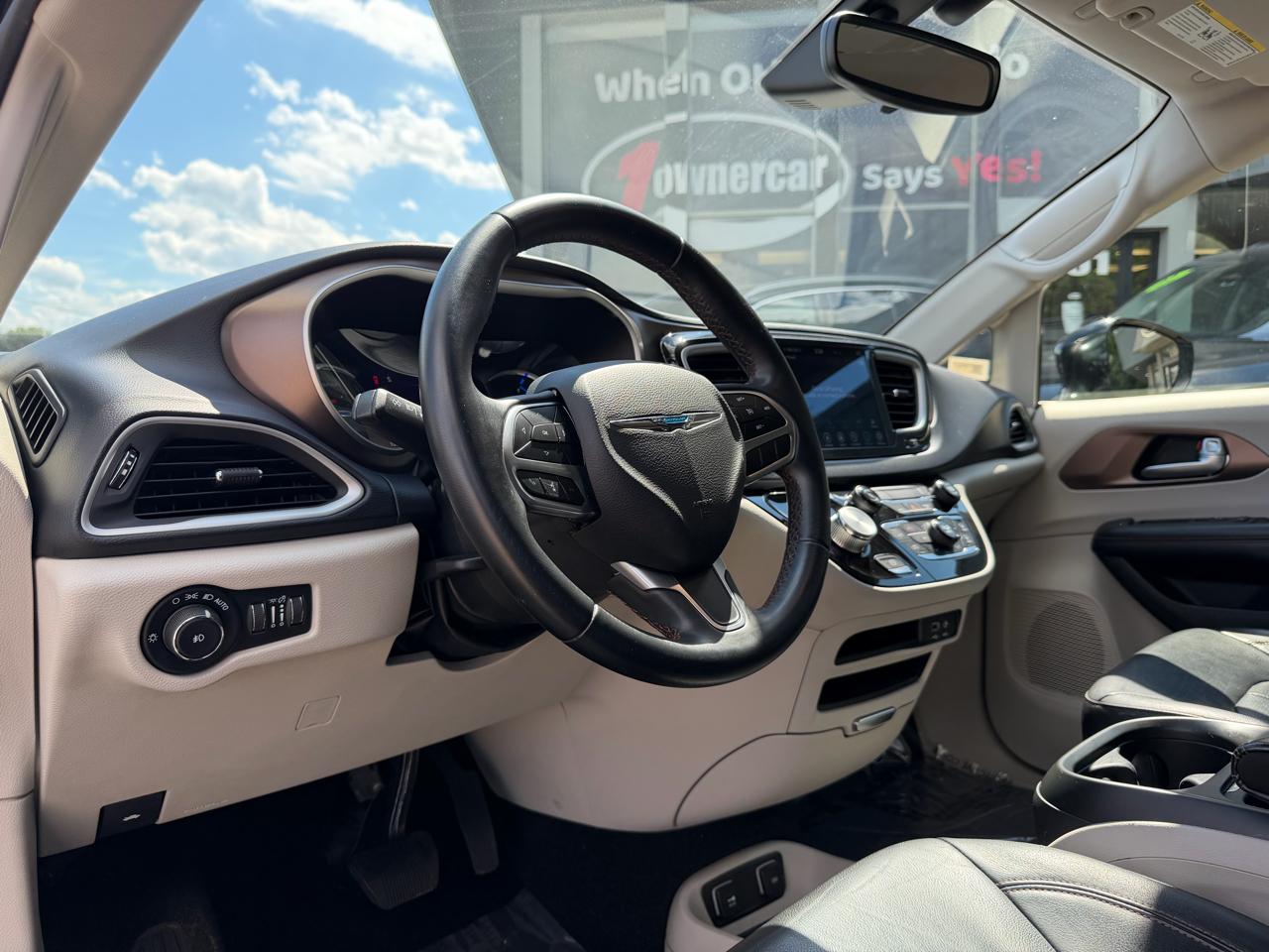 Chrysler Pacifica Hybrid Touring L FWD 2018